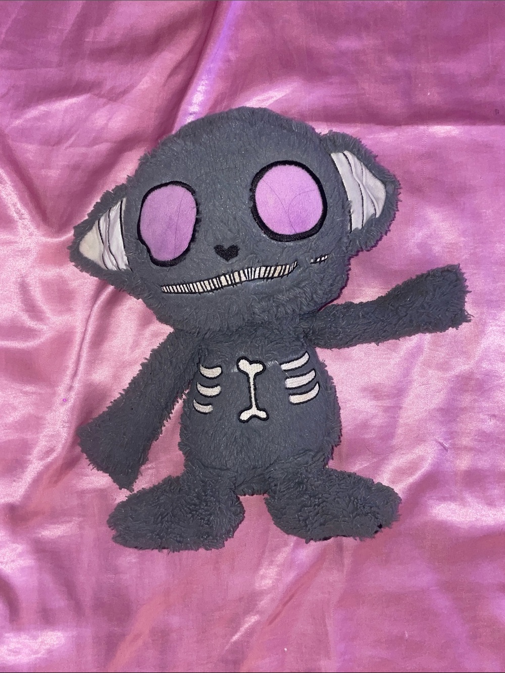 Hot Topic Skelbo Plushie 💜